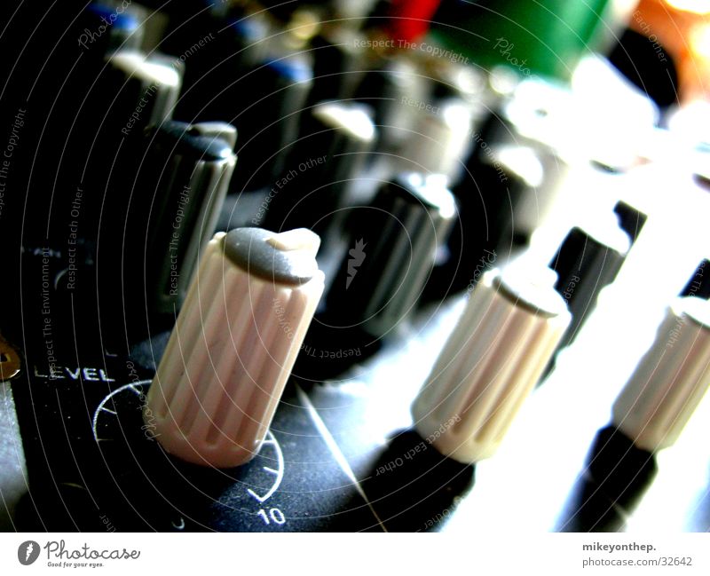 Reglerlandschaft Musikmischpult Schalter Makroaufnahme Elektrisches Gerät Technik & Technologie Konzert Potis synchron