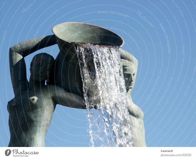 Springbrunnen 2 Skulptur Frau Handwerk Wasserfall Silhouette Wasserjet
