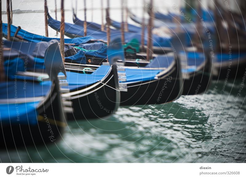 Winterpause Ferien & Urlaub & Reisen Tourismus Städtereise Meer Wasser Lagune Laguneninseln Venedig Italien Europa Schifffahrt Bootsfahrt Ruderboot Hafen