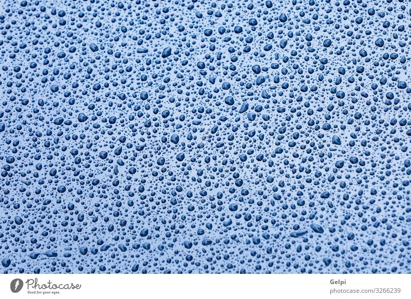 Blaue Oberfläche mit Tropfen Regenwasser Tapete Umwelt Natur Wasser Wetter Unwetter glänzend frisch nass Sauberkeit blau weiß Farbe Glas Fenster Regentropfen