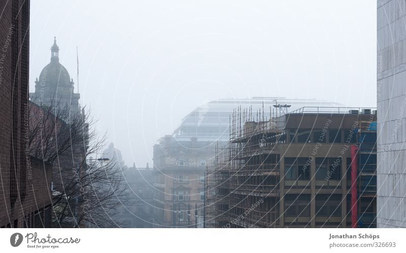 Glasgow fog II Großbritannien Schottland Stadt Haus Bauwerk Gebäude Architektur alt ästhetisch dunkel trist grau Nebel ungewiss unklar verdeckt trüb historisch