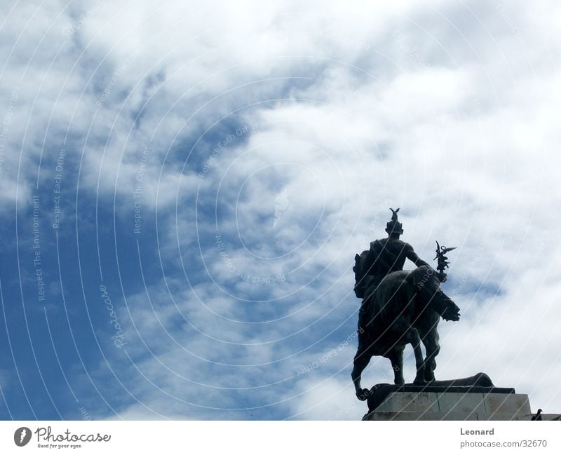 Reiter Krieger Mann Pferd Wolken Kunst Skulptur Spanien Handwerk Himmel