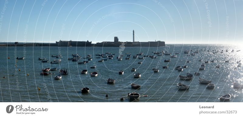 Cadiz Meer Atlantik Wasserfahrzeug Leuchtturm Andalusien Spanien Reflexion & Spiegelung Bucht Burg oder Schloss Sonne Himmel