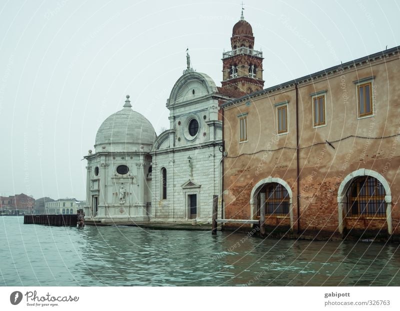 Wasserstand steigend Himmel Frühling Winter Klima Wetter schlechtes Wetter Regen Venedig Hafenstadt Altstadt Menschenleer Haus Kirche Dom Palast Turm Bauwerk