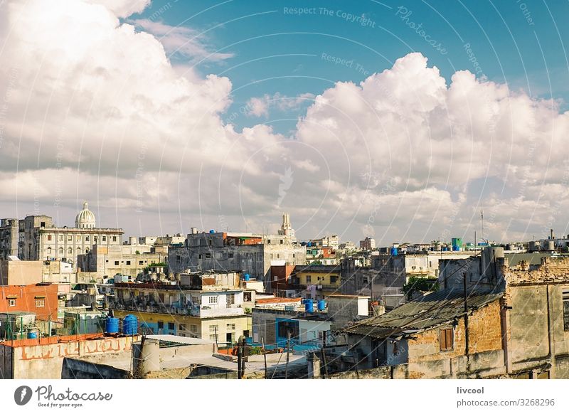 Blick auf die Dächer von Havanna, Kuba Lifestyle schön Erholung Sonne Haus Landschaft Himmel Wolken Kleinstadt Stadt Skyline Gebäude Architektur Fassade Dach