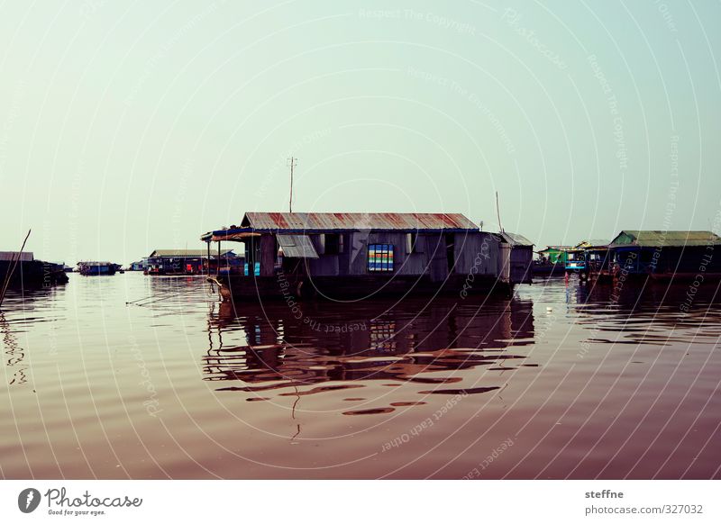 Floating Village Wasser Schönes Wetter See Tonle Sap See Kambodscha Südostasien Fischerdorf Haus außergewöhnlich Im Wasser treiben Farbfoto Außenaufnahme