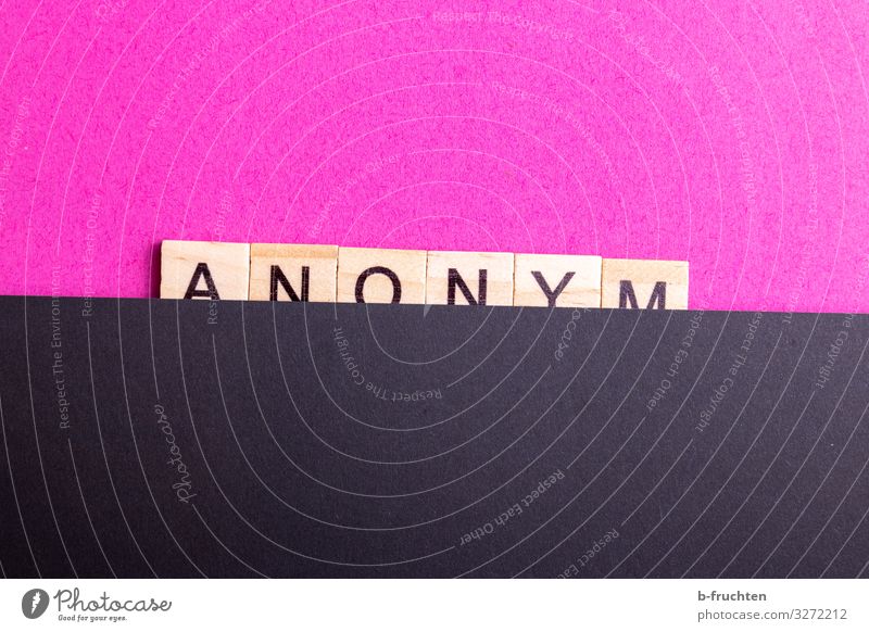 Anonym Wirtschaft sprechen Neue Medien Internet E-Mail Papier Holz Zeichen Schriftzeichen beobachten Kommunizieren rosa schwarz Scrabble Buchstaben anonym