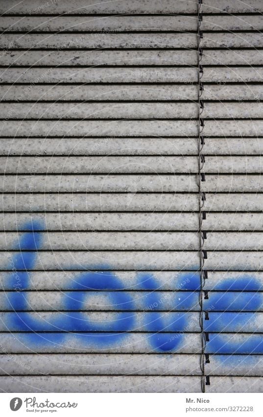 Geschriebenes l liebe Zeichen Schriftzeichen Graffiti blau Liebe Jalousie Subkultur Rollo Gefühle Sympathie Englisch Liebeserklärung Liebesbekundung Liebesgruß