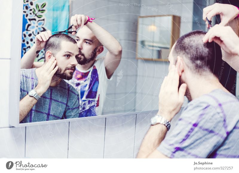 twins Haarpflege Körperpflege Zusammenhalt Vertrauen Freundschaft Solidarität Helfen Zusammensein Freunde Erwachsene Junger Mann Haare & Frisuren Haarschnitt