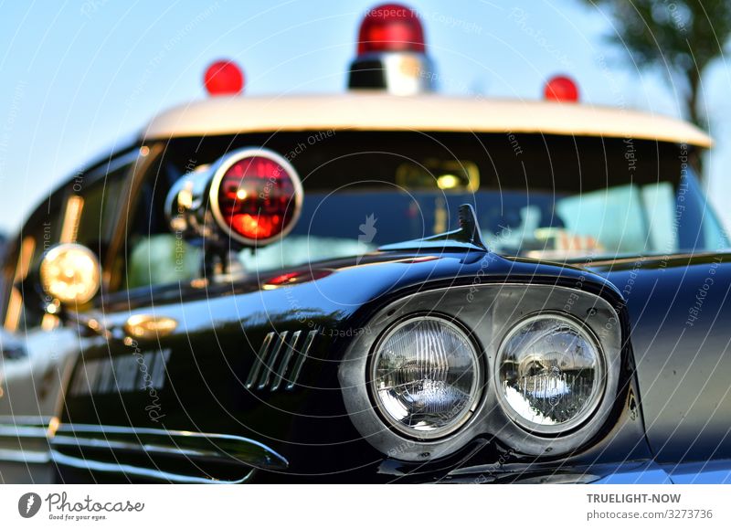 Dienstfahrzeug, retro Alarmanlage Martinshorn Autoscheinwerfer Lichtsignal Verkehr Straßenverkehr Autofahren Oldtimer Limousine Polizeiwagen Jagd leuchten