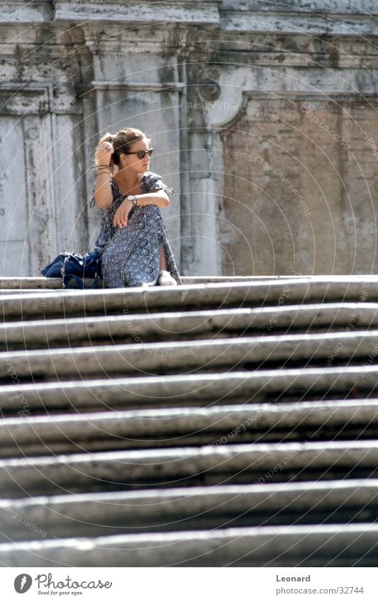 Treppe Frau Pause ruhig Mensch Rom Italien Leiter sitzen stair step woman sun