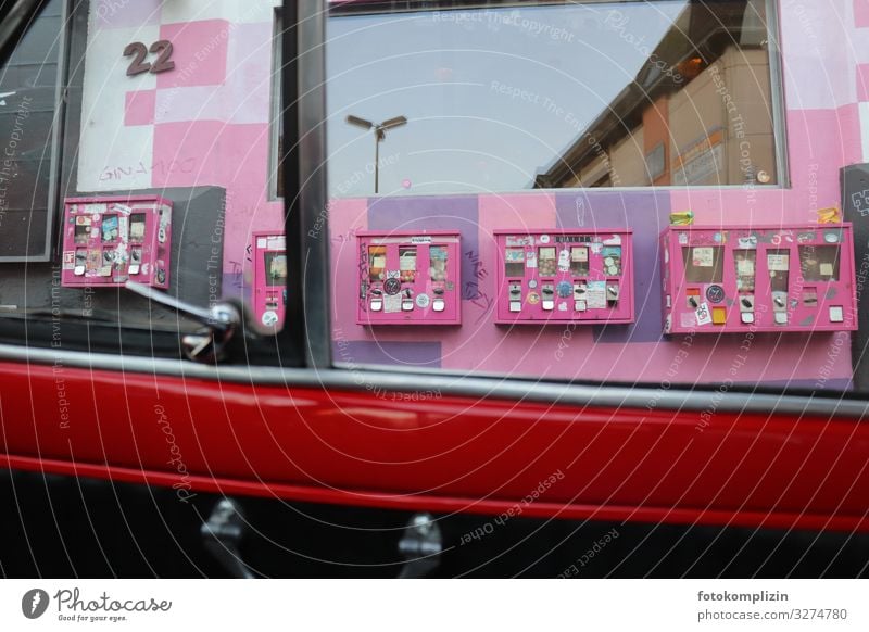 altes Glück Süßwaren Kaugummi kaufen Glücksspiel Fenster Oldtimer Kitsch Krimskrams Sammlerstück Kaugummiautomat Kondom verkaufen retro rosa Überraschung