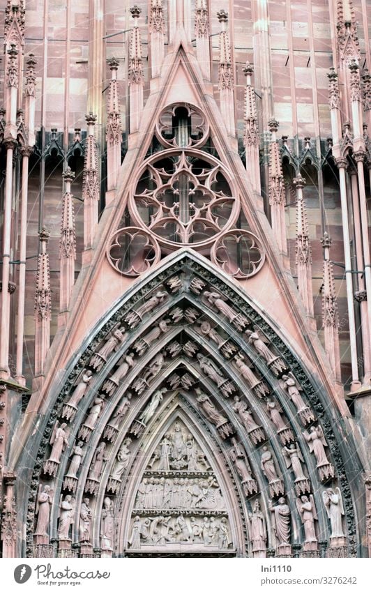 Straßburger Münster Kirche Dom Fassade Sehenswürdigkeit Wahrzeichen Denkmal außergewöhnlich eckig gigantisch historisch Bildausschnitt Historische Bauten