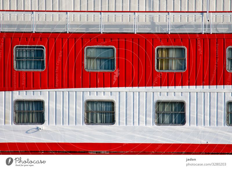 weiss wie schnee, rot wie... Modellbau Häusliches Leben Schönes Wetter Traumhaus Mauer Wand Fassade Fenster Schifffahrt Kreuzfahrt Passagierschiff