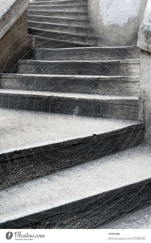 pe Architektur Treppe alt eckig grau Karriere aufsteigen Steintreppe Farbfoto Außenaufnahme Menschenleer