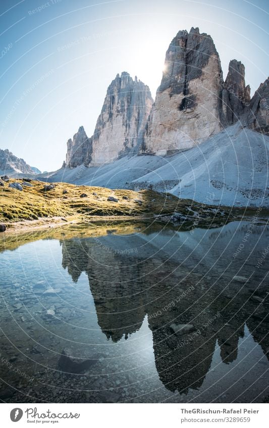 Tre Cime im Gegenlicht - Berge spiegeln sich im kleinen See Wasser ruhig wandern Berge u. Gebirge Tre Cime di Lavaredo beliebt Tourismus Klettern touristisch
