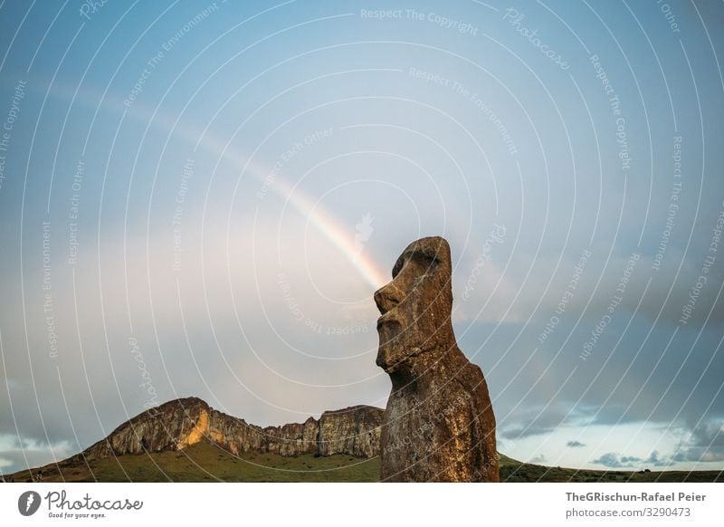 MOAI - Osterinsel - Regenbogen Natur blau braun grau Moai Berge u. Gebirge Steinbruch Skulptur Statue Wolken Osterinseln Chile Handarbeit ungeheuerlich Farbfoto