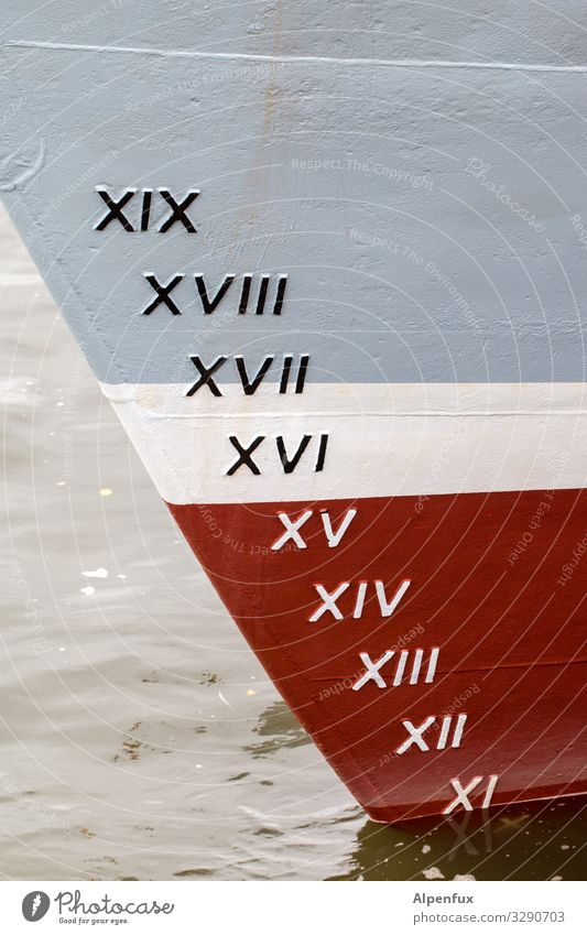 Römische Dekadenz | geschriebenes Schifffahrt Passagierschiff Zeichen Schriftzeichen Ziffern & Zahlen Schilder & Markierungen Schwimmen & Baden grau rot