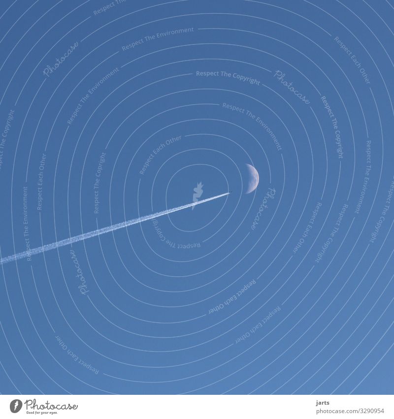 richtung mond Luftverkehr Himmel Mond fliegen Zukunft Raumfahrt Flugzeug Farbfoto Außenaufnahme Menschenleer Textfreiraum rechts Textfreiraum oben