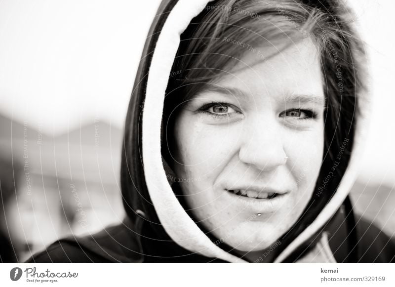 Rømø | Kapuzenzeit Lifestyle Stil Mensch feminin Junge Frau Jugendliche Erwachsene Leben Kopf Gesicht Auge Ohr Mund Lippen Zähne 1 18-30 Jahre Haare & Frisuren