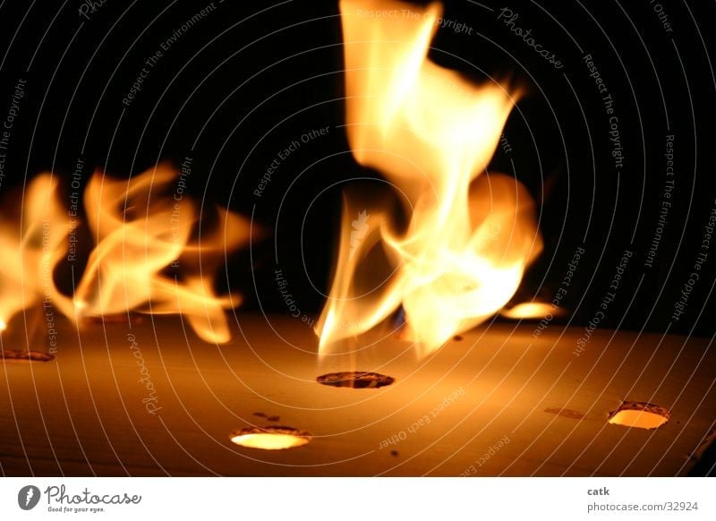 flameburst Licht gelb Nacht brennen Physik Glut Grill Brand Wärme Flamme Karton