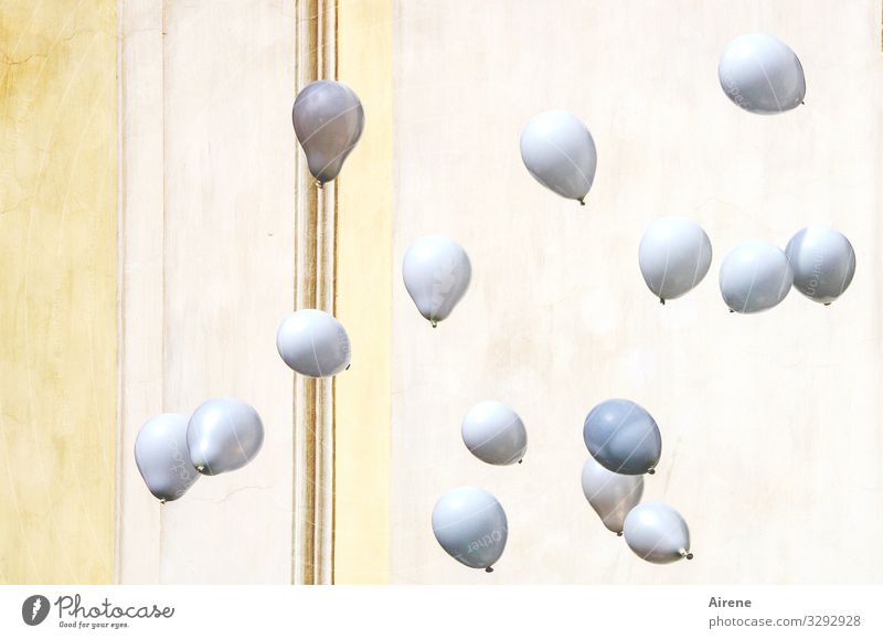 Fasching in Fürnehm Veranstaltung Feste & Feiern Karneval Hochzeit Luftballon fliegen weiß edel elegant dezent gemäßigt zurückhalten Schüchternheit hellgelb