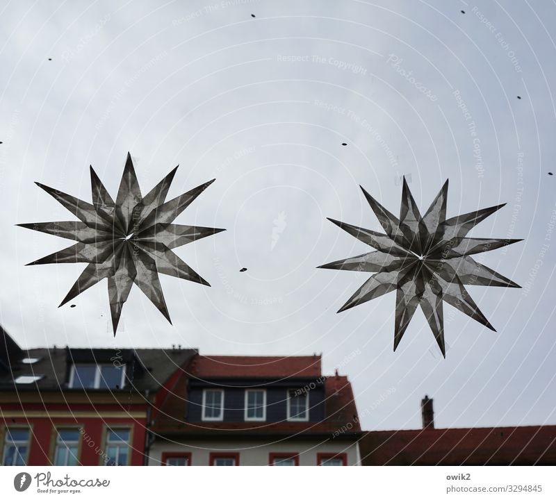 Gemini Kunstwerk Stern (Symbol) Wolken Bautzen Deutschland Kleinstadt Stadtzentrum bevölkert Haus Mauer Wand Fenster Dach hängen dunkel fest groß gleich