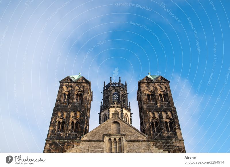 abgehoben | von allem Irdischen Türme Kirche Architektur Himmel Schönes Wetter Münster Turm Bauwerk Fassade historisch hoch Religion & Glaube Romanik Gotik