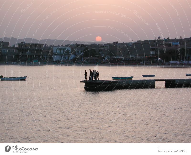 Sonnenuntergang im Hafen von El Quesier Fischer Abenddämmerung Meer Moral Refflektion