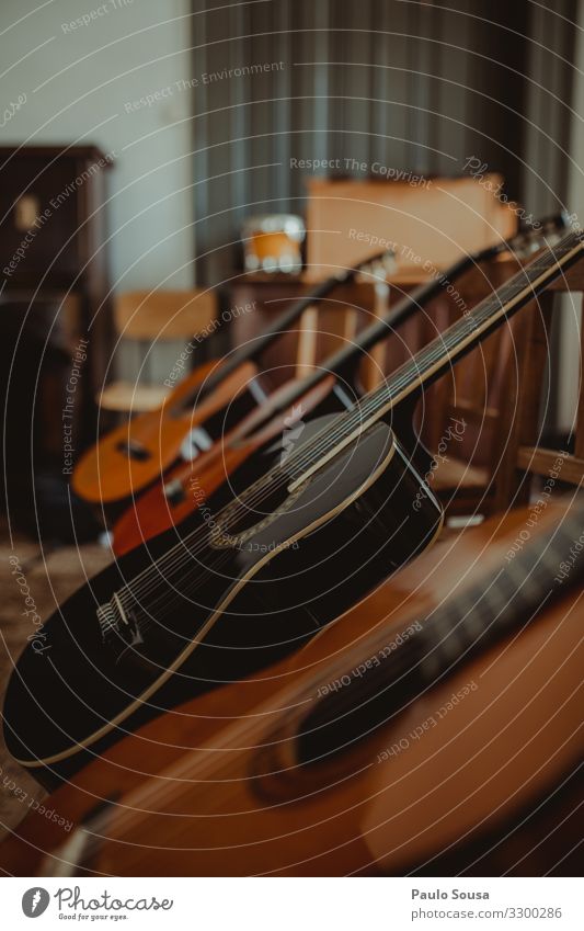 Gitarren in einer Reihe Freizeit & Hobby Holz ästhetisch einfach einzigartig Originalität Bildung Inspiration Kultur Kunst Leidenschaft Leistung lernen Schule