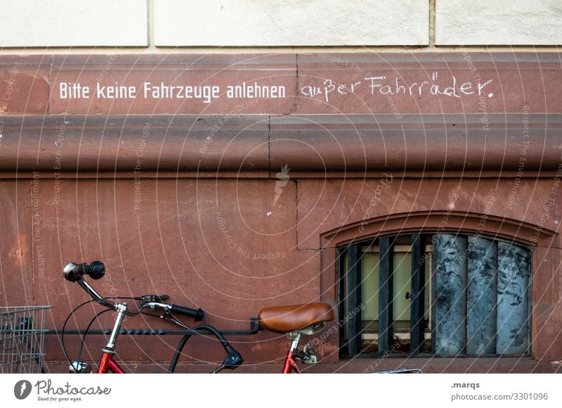 Selbstjustiz Hauswand Fahrrad parken Verbot Typographie Hinweis anlehnen illegal lustig
