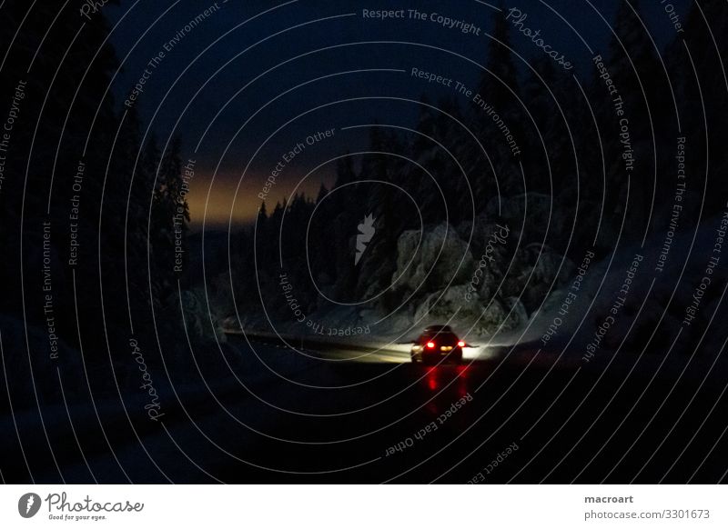 Nachtfahrt Autofahren Skandinavien bergpass bergpässe Serpentinen dunkel Sonnenuntergang Scheinwerfer Autoscheinwerfer Schnee Schneefall blitzschnee blitzeis