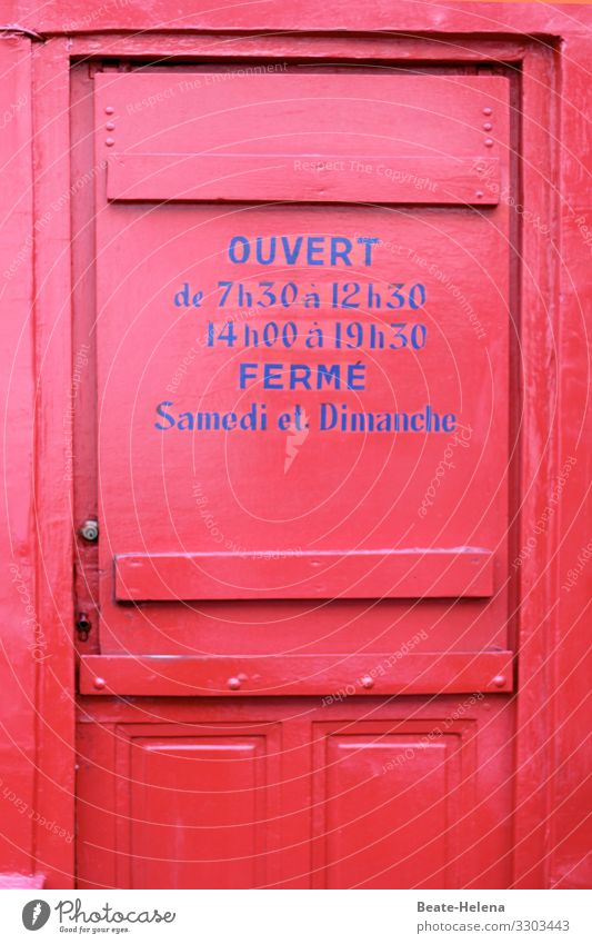 Zutritt zu geheimnisvollem Ort in Frankreich nur wochentags Tür Eintritt Angebot rot Menschenleer vielversprechend werktags geschlossen Wochenende Etablissement