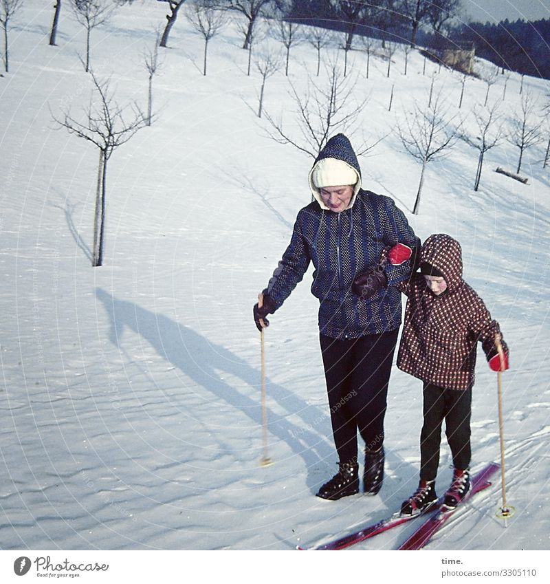 Bretter für die Welt | Gleichgewichtstraining Sport Wintersport Skilanglauf Skifahren feminin Mädchen Frau Erwachsene 2 Mensch Umwelt Landschaft Horizont