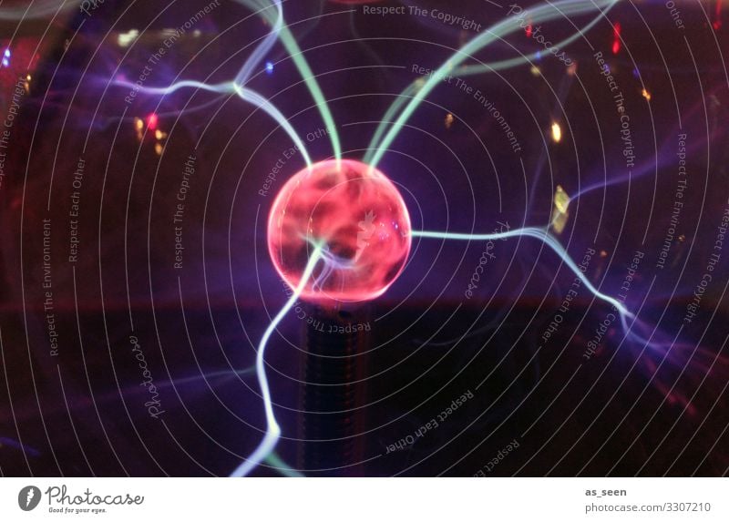 Plasmaball Blitze blitzen Nacht Gewitter dunkel Lichterscheinung Farbfoto Experiment Energie rot Ball elektrisch Ladung Menschenleer Natur schnell