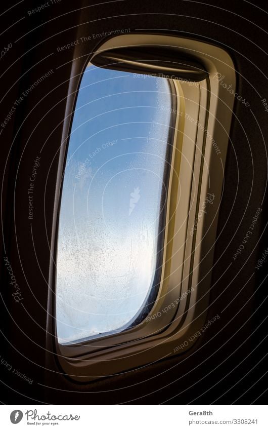 Flugzeugfenster mit Frost auf dem Glas isoliert Ferien & Urlaub & Reisen Tapete Himmel Bullauge blau schwarz Hintergrund Etage Raureif Eis vereinzelt Glasmuster