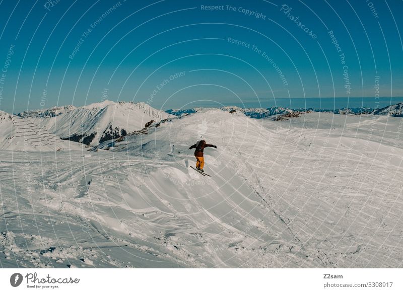 Freerider Freizeit & Hobby Winter Schnee Winterurlaub Berge u. Gebirge Skifahren Junger Mann Jugendliche Natur Landschaft Wolkenloser Himmel Alpen Gipfel Sport