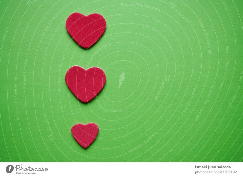 Dekoration mit roten Herzen für den Valentinstag Liebe grün Hintergrundbild Farbe mehrfarbig Symbole & Metaphern Romantik Feste & Feiern Gefühle Liebespaar