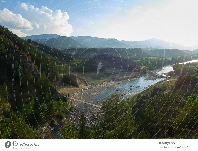 Landschaftsansicht eines Flusses mit einer Holzbrücke darüber schön Ferien & Urlaub & Reisen Tourismus Abenteuer Sommer Berge u. Gebirge wandern Umwelt Natur