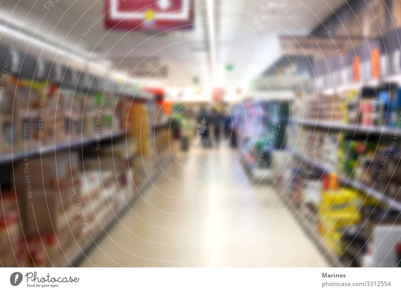 Abstrakter verschwommener Supermarktgang Lebensmittel Lifestyle kaufen Business verkaufen frisch Lager Hintergrund Markt Gang Innenbereich Einzelhandel
