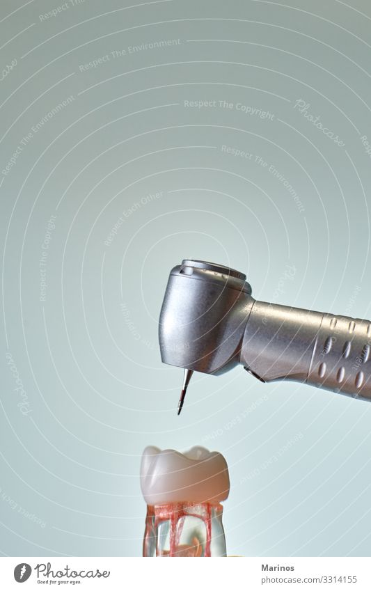 Zahnärztliche Ausrüstung.zahnärztliche Werkzeuge für die Zahngesundheitspflege. Gesundheitswesen Medikament Büro Technik & Technologie Mund Zähne Metall Stahl
