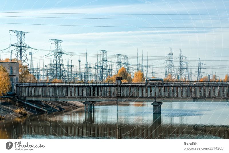 Brücke über den Fluss und die Stromleitung in Tschernobyl Ferien & Urlaub & Reisen Tourismus Ausflug Industrie Natur Landschaft Pflanze Himmel Wolken Herbst