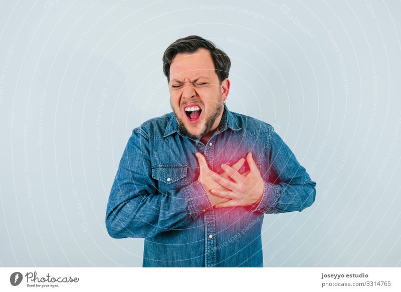 Mann mit Ausdruck von Brustschmerzen oder Herzinfarkt 30-45 Jahre Werbung Angina Arrhythmie Vollbart Blutdruck kardial Herz-/Kreislauf-System Cholesterin