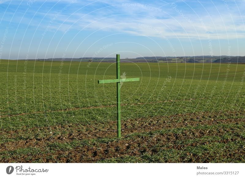 Grüne Kreuze auf deutschen Feldern Herbst Hintergrundbild Christentum Konzepte & Themen Konzert Landschaft kreuzigen ökologisch Umwelt Ewigkeit Bauernhof