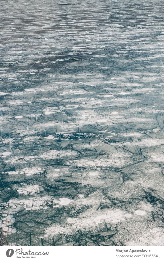 Oberfläche des gefrorenen Sees Natur Wasser Winter Eis Frost Fluss frieren kalt natürlich blau Stimmung Umwelt Wetter Wasseroberfläche Hintergrundbild Farbfoto