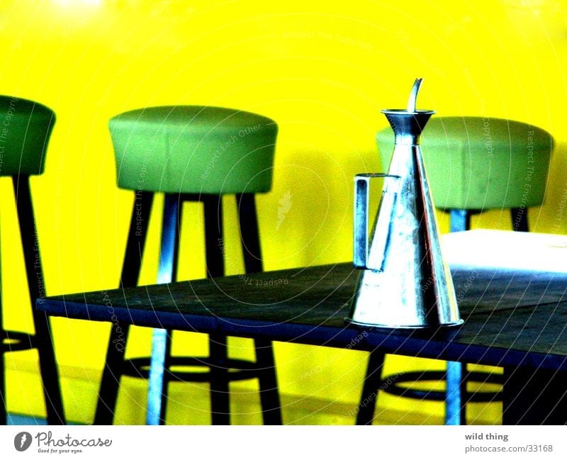 yellow and green Café Restaurant Pub ausgehen Club