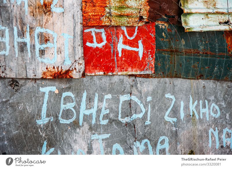 Muster Umwelt mehrfarbig Township Blech Hütte flickwerk Schriftzeichen Spray Leben Armut Strukturen & Formen Farbfoto Außenaufnahme Experiment Menschenleer