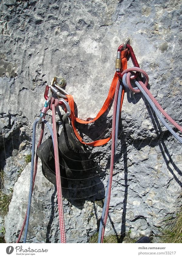 Der Standplatz Bergsteigen Haken Extremsport Klettern Absicherung Seiltechnik Knoten Felsen