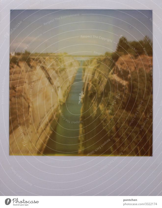Polaroid zeigt den Kanal von korinth Ferien & Urlaub & Reisen Tourismus Sightseeing Sommerurlaub Sonne Natur Landschaft Urelemente Wasser Korinth Griechenland