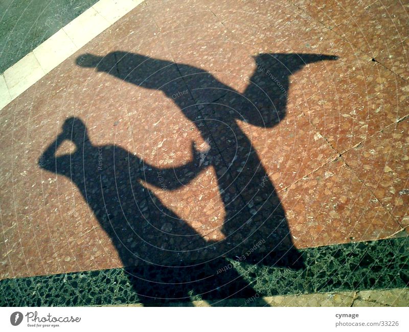 schatten-01 Barcelona springen Mann 2 hüpfen Silhouette rot Platz Selbstportrait Kick Schatten Bodenbelag außergewöhnlich